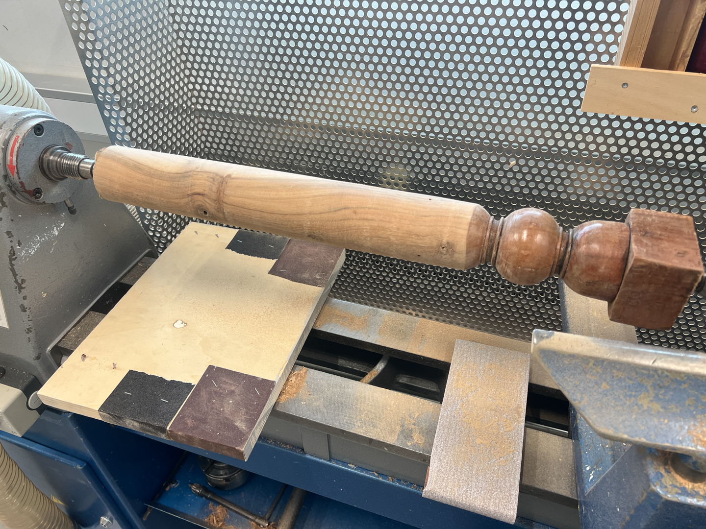 Treverk limt sammen til en blokk